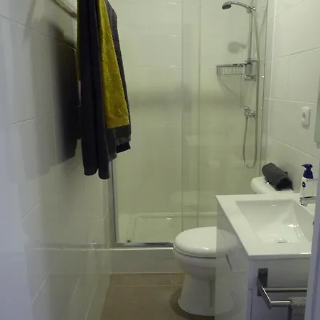 Confortable 1 Bedroom Apartment At Roma Avenue - 1A-2